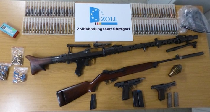 ZOLL-S: Waffen und Munition bei Sportschützen und Sammler sichergestellt – Zollfahndung deckt bei Hausdurchsuchung illegalen Besitz von Waffen und Munition auf.