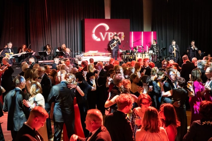 Ball der Wirtschaft 2023 – ein Fest des Aufbruchs / 71. Auflage des VBKI-Balls / Sechs Live-Bands / 1.800 Führungskräfte feiern den Frühling