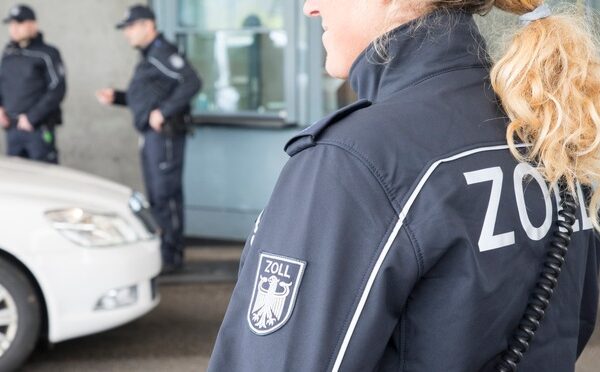 HZA-LÖ: Elektronikgeräte und Druckerpatronen werden Reisendem zum Verhängnis / Zoll erhebt rund 2.400 Euro Einfuhrabgaben