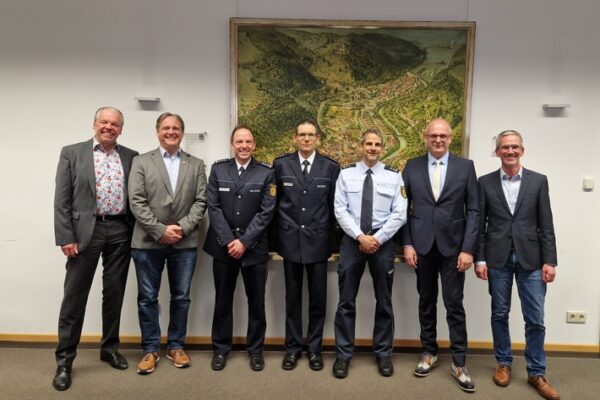 POL-KN: (Sulz / Lkr. Rottweil) – Wechsel in der Leitung des Polizeipostens Sulz: Norbert Burkhardt in den Ruhestand verabschiedet – Achim Haag übernimmt (01.04.2025)
