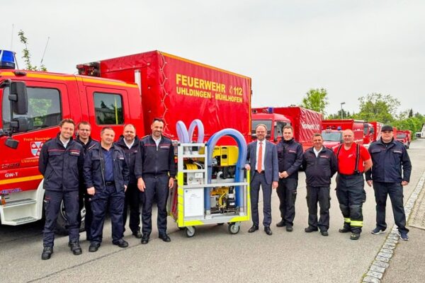 KFV Bodenseekreis: Hochwasserschutz: Landkreis übergibt Pumpenausrüstung an Feuerwehren